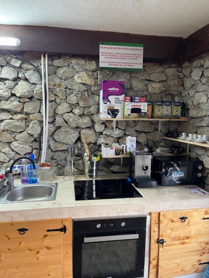 Caravans Park & Glamping Tents In The Vineyard Villa Turda Esterno foto