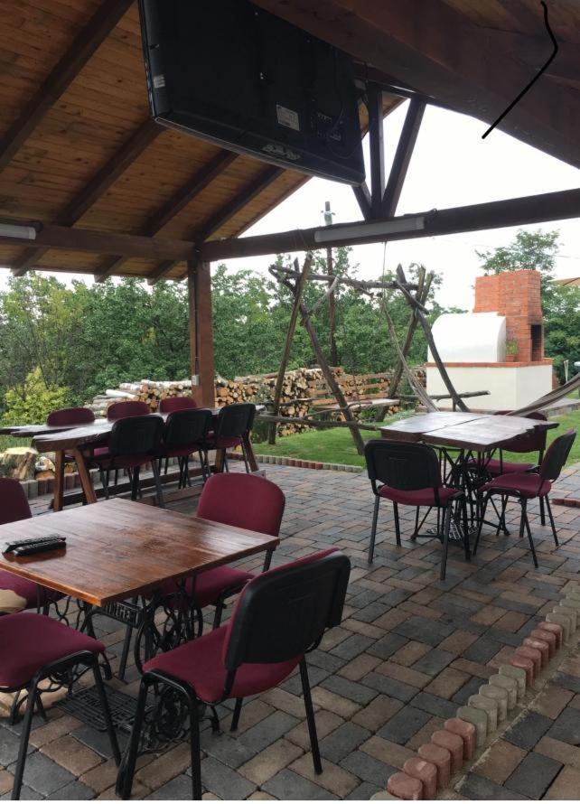 Caravans Park & Glamping Tents In The Vineyard Villa Turda Esterno foto
